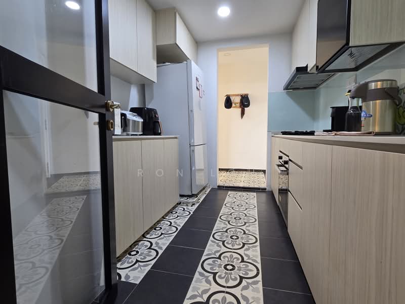 Tanamera Crest, 8 Pari Dedap Walk, 3 Bedrooms, 1,195 sqft, Condominium For Sale, by Ron Loh, 500192040 - Kitchen - PropertyGuru.com.sg