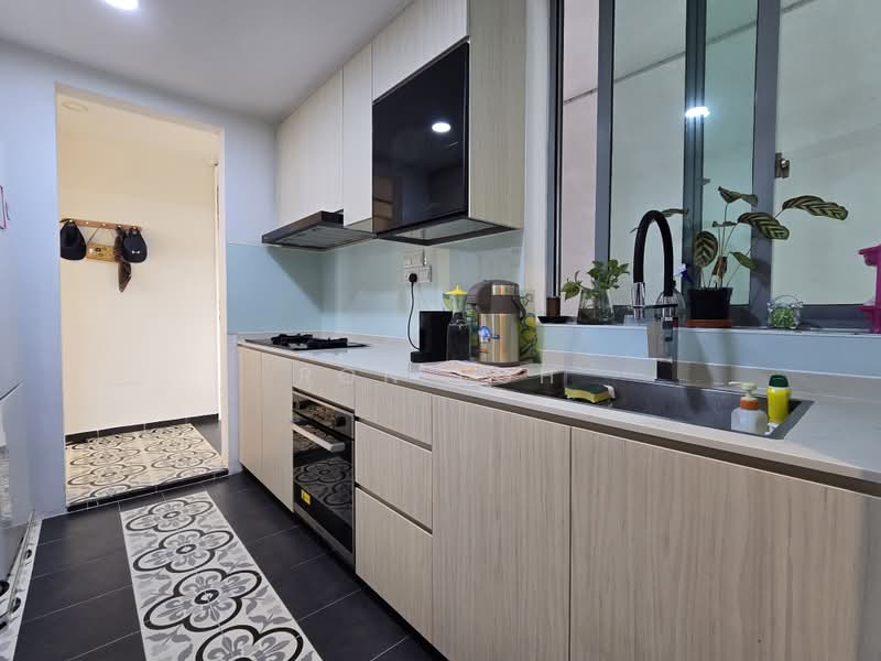 Tanamera Crest, 8 Pari Dedap Walk, 3 Bedrooms, 1,195 sqft, Condominium For Sale, by Ron Loh, 500192040 - Kitchen - PropertyGuru.com.sg