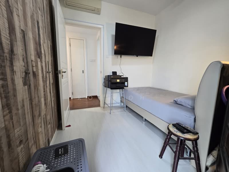 Tanamera Crest, 8 Pari Dedap Walk, 3 Bedrooms, 1,195 sqft, Condominium For Sale, by Ron Loh, 500192040 - Bedroom - PropertyGuru.com.sg