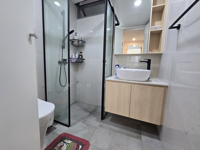 Tanamera Crest, 8 Pari Dedap Walk, 3 Bedrooms, 1,195 sqft, Condominium For Sale, by Ron Loh, 500192040 - Bathroom - PropertyGuru.com.sg