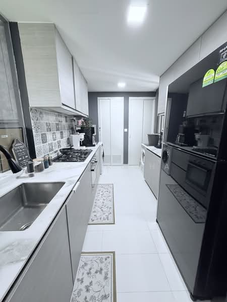Bellewoods, 100 Woodlands Avenue 5, 3 Bedrooms, 1,066 sqft, Executive Condominium For Sale, by SQ Raudha, 500192041 - Kitchen - PropertyGuru.com.sg