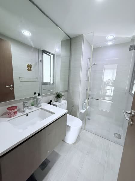 Bellewoods, 100 Woodlands Avenue 5, 3 Bedrooms, 1,066 sqft, Executive Condominium For Sale, by SQ Raudha, 500192041 - Common Bathroom - PropertyGuru.com.sg