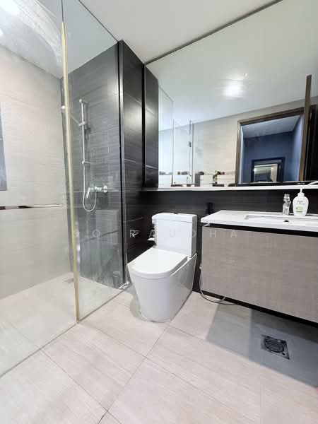 Bellewoods, 100 Woodlands Avenue 5, 3 Bedrooms, 1,066 sqft, Executive Condominium For Sale, by SQ Raudha, 500192041 - Master Bathroom - PropertyGuru.com.sg