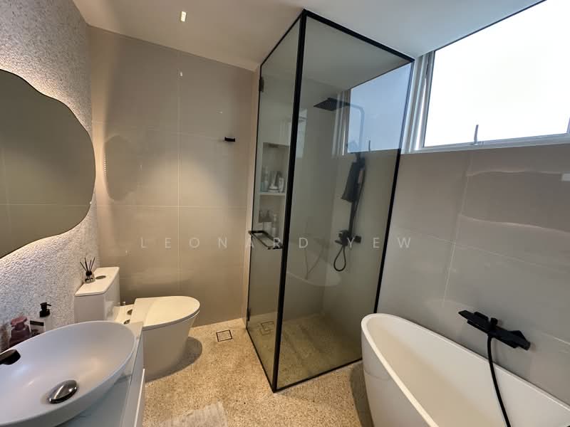 Villa Martia, 11 Martia Road, 3 Bedrooms, 1,281 sqft, Condominium For Sale, by Leonard Yew, 500192052 - Bathroom - PropertyGuru.com.sg