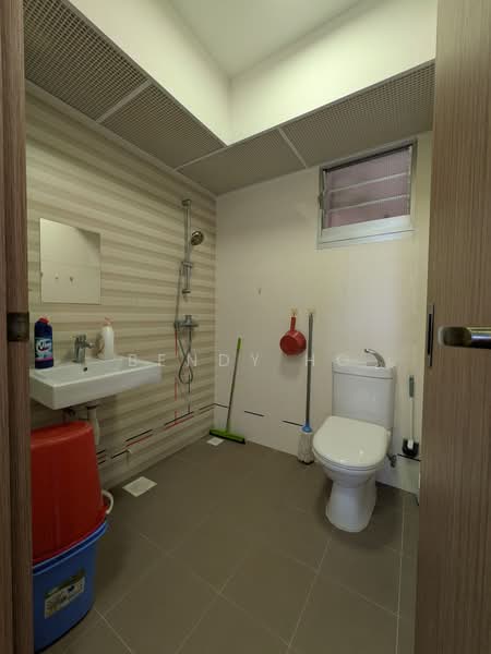 984B Buangkok Link, 984B Buangkok Link, 3 Bedrooms, 1,001 sqft, HDB Flat For Rent, by Bendy Ho, 500192067 - Bathroom - PropertyGuru.com.sg