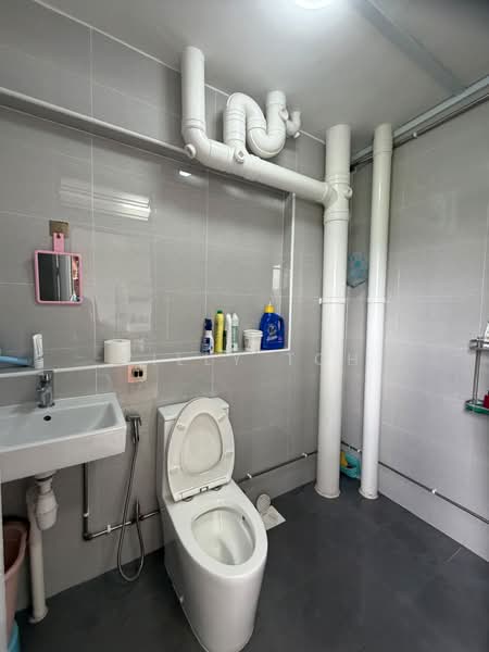 267 Boon Lay Drive, 267 Boon Lay Drive, Room Rental, 150 sqft, HDB Flat For Rent, by Willy Toh, 500192075 - Bathroom - PropertyGuru.com.sg