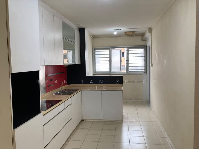 524 Hougang Avenue 6, 524 Hougang Avenue 6, 3 Bedrooms, 1,130 sqft, HDB Flat For Sale, by Ryan Tan Zheng Jie, 500192077 - Kitchen - PropertyGuru.com.sg