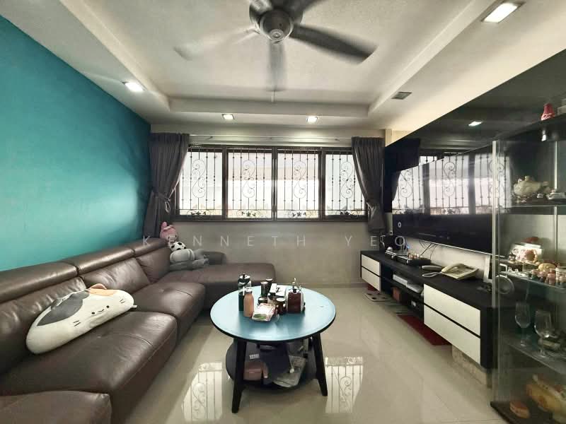 310 Woodlands Street 31, 310 Woodlands Street 31, 3 Bedrooms, 1,109 sqft, HDB Flat For Sale, by Kenneth Yeo, 500192083 - Living Room - PropertyGuru.com.sg