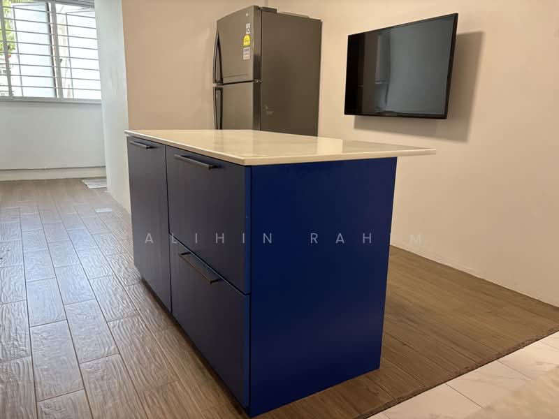 141 Teck Whye Lane, 141 Teck Whye Lane, 3 Bedrooms, 1,216 sqft, HDB Flat For Sale, by SALIHIN RAHIM, 500192094 - Kitchen island - PropertyGuru.com.sg