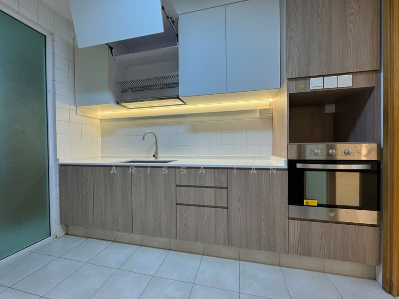 Edelweiss Park Condo, 90 Flora Road, 3 Bedrooms, 1,335 sqft, Condominium For Rent, by Arissa Tan, 500192104 - Kitchen - PropertyGuru.com.sg
