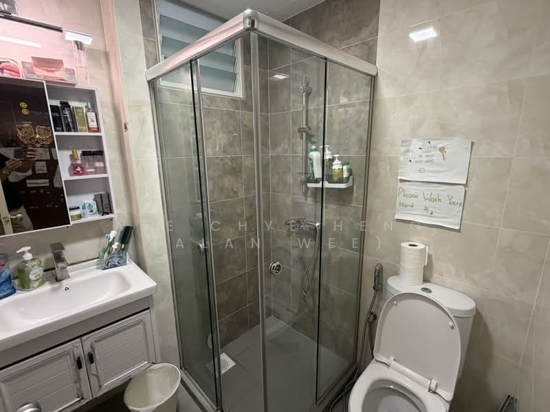 Park Green, 2 Rivervale Link, 3 Bedrooms, 1,346 sqft, Condominium For Sale, by Wee Chye Heng (Alan Wee), 500192112 - Bathroom - PropertyGuru.com.sg
