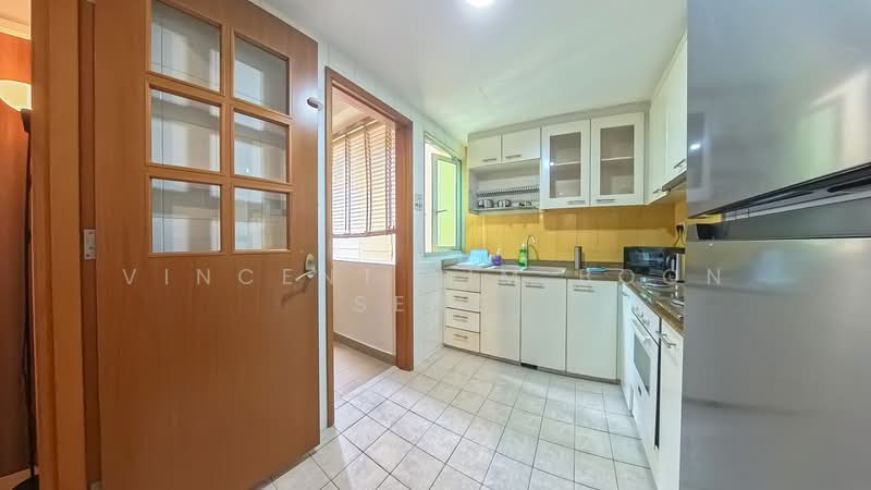 Queens, 16 Stirling Road, Room Rental, 100 sqft, Condominium For Rent, by Vincent Lim Boon Seng, 500192118 - Kitchen - PropertyGuru.com.sg