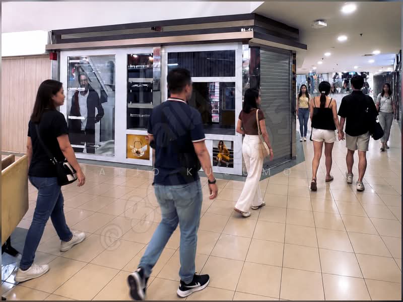 Queensway Shopping Centre, 1 Queensway, 237 sqft, Mall Shop For Rent, by Ario Kusumo, 500192125 - Corridor - CommercialGuru.com.sg