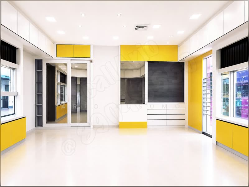 Queensway Shopping Centre, 1 Queensway, 237 sqft, Mall Shop For Rent, by Ario Kusumo, 500192125 - Interior - CommercialGuru.com.sg