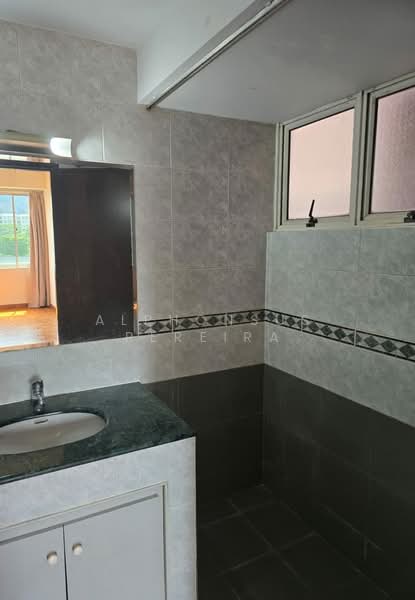Bukit Regency, 1 Upper Bukit Timah View, 3 Bedrooms, 1,539 sqft, Condominium For Sale, by Alphonsus Pereira, 500192132 - Bathroom - PropertyGuru.com.sg