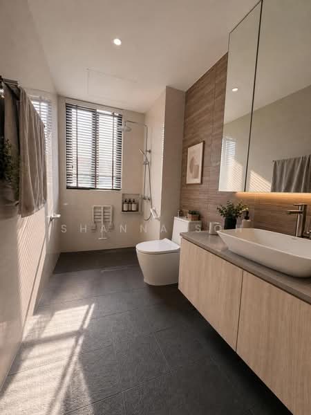 Seletar Hills Estate, Seletar Hills Drive, 3 Bedrooms, 2,500 sqft, Terraced House For Sale, by Shanna Soh, 500192156 - Master Bathroom - PropertyGuru.com.sg