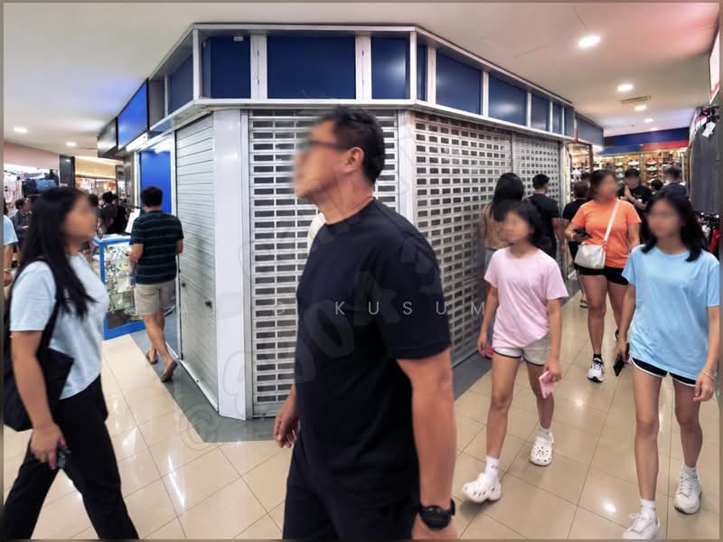 Queensway Shopping Centre, 1 Queensway, 113 sqft, Mall Shop For Rent, by Ario Kusumo, 500192157 - Corridor - CommercialGuru.com.sg