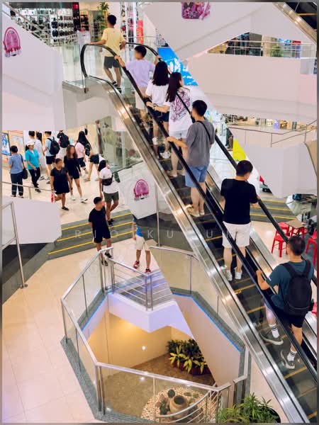 Queensway Shopping Centre, 1 Queensway, 113 sqft, Mall Shop For Rent, by Ario Kusumo, 500192157 - Central Area - CommercialGuru.com.sg
