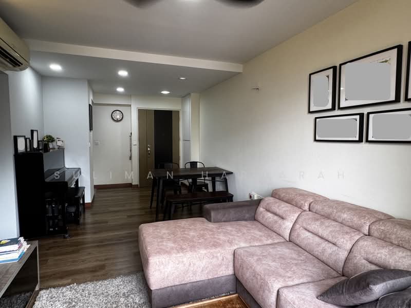 666B Punggol Drive, 666B Punggol Drive, 3 Bedrooms, 1,001 sqft, HDB Flat For Sale, by Suliman Harharah, 500192158 - Living Room - PropertyGuru.com.sg