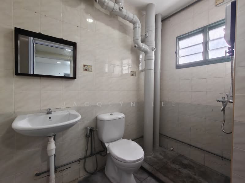 451 Choa Chu Kang Avenue 4, 451 Choa Chu Kang Avenue 4, 4 Bedrooms, 1,324 sqft, HDB Flat For Rent, by Jacqlyn Lee, 500192169 - Bathroom - PropertyGuru.com.sg