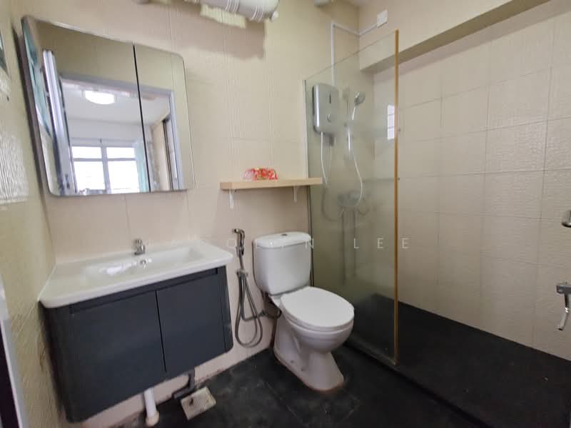 451 Choa Chu Kang Avenue 4, 451 Choa Chu Kang Avenue 4, 4 Bedrooms, 1,324 sqft, HDB Flat For Rent, by Jacqlyn Lee, 500192169 - Bathroom - PropertyGuru.com.sg