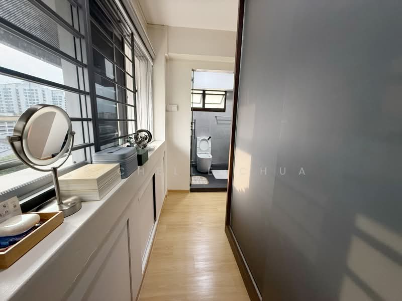 607 Woodlands Ring Road, 607 Woodlands Ring Road, 3 Bedrooms, 1,313 sqft, HDB Flat For Sale, by Richelle Chua, 500192176 - Walk-in wardrobe - PropertyGuru.com.sg