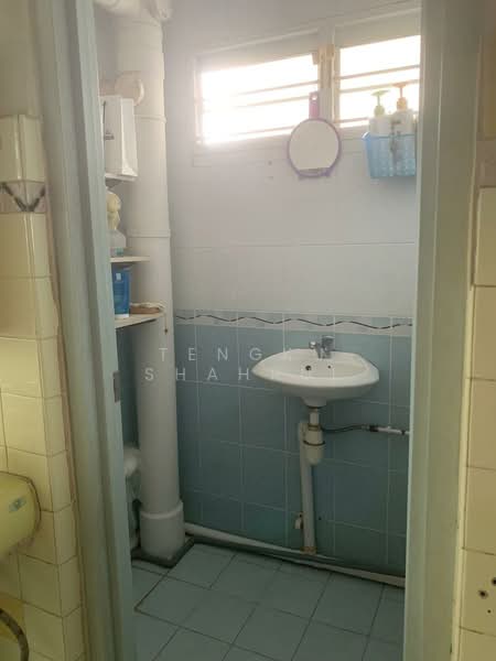 8 Holland Avenue, 8 Holland Avenue, Room Rental, 150 sqft, HDB Flat For Rent, by TENGKU SHAHRUL, 500192183 - Bathroom - PropertyGuru.com.sg