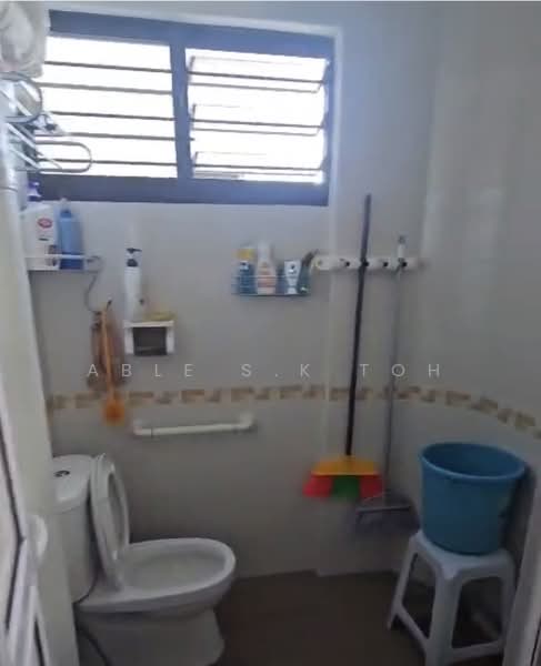 253 Jurong East Street 24, 253 Jurong East Street 24, Room Rental, 200 sqft, HDB Flat For Rent, by Able S.K Toh, 500192184 - Bathroom - PropertyGuru.com.sg