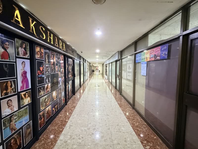 High Street Centre, 1 North Bridge Road, 434 sqft, Shop / Shophouse For Sale, by Bryan Chiew, 500192186 - Corridor - CommercialGuru.com.sg