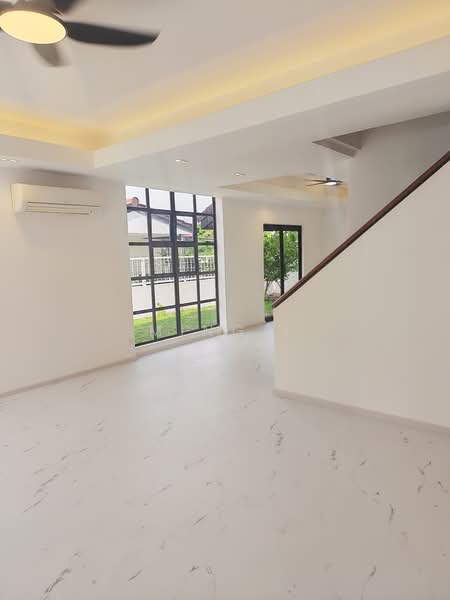 RENOVATED! UNBLOCK! CORNER TERRACE!, , 5 Bedrooms, 2,551 sqft, Corner Terrace For Sale, by Ming !, 500192196 - Living Room - PropertyGuru.com.sg