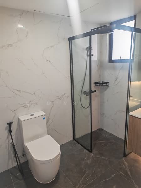 RENOVATED! UNBLOCK! CORNER TERRACE!, , 5 Bedrooms, 2,551 sqft, Corner Terrace For Sale, by Ming !, 500192196 - Bathroom - PropertyGuru.com.sg