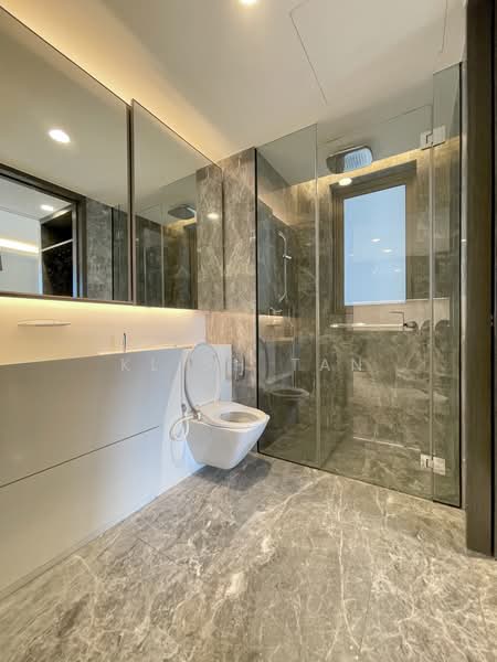Cairnhill Nine, 9 Cairnhill Road, 2 Bedrooms, 743 sqft, Condominium For Sale, by Klish Tan, 500192216 - Bathroom - PropertyGuru.com.sg