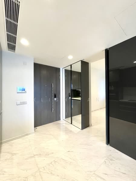 Cairnhill Nine, 9 Cairnhill Road, 2 Bedrooms, 743 sqft, Condominium For Sale, by Klish Tan, 500192216 - Entrance - PropertyGuru.com.sg