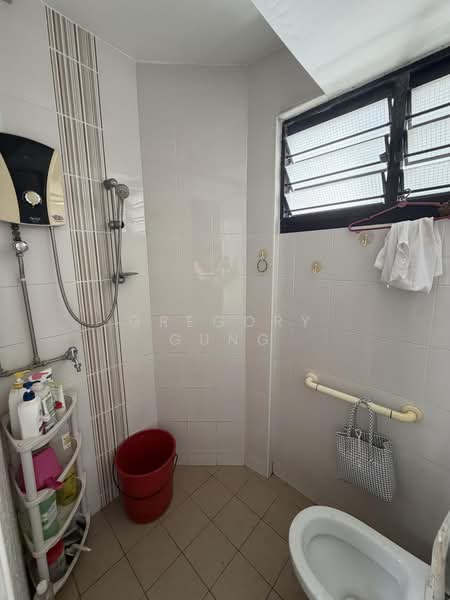 301 Jurong East Street 32, 301 Jurong East Street 32, Room Rental, 100 sqft, HDB Flat For Rent, by Gregory Gung, 500192222 - Bathroom - PropertyGuru.com.sg