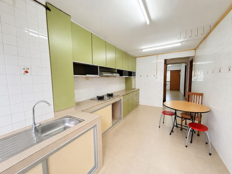 210 Jurong East Street 21, 210 Jurong East Street 21, 2 Bedrooms, 721 sqft, HDB Flat For Sale, by Darren Ong, 500192245 - Kitchen - PropertyGuru.com.sg
