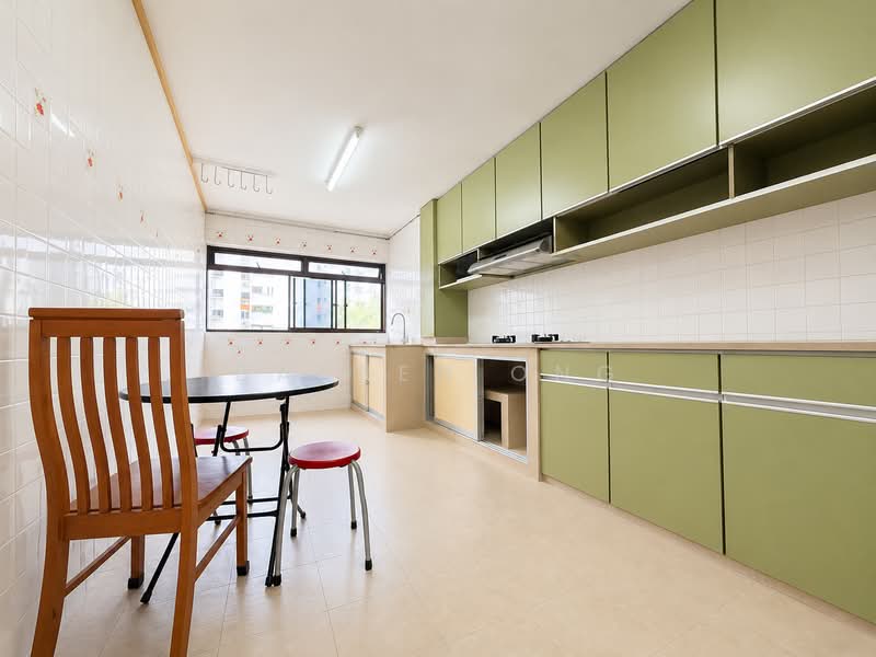 210 Jurong East Street 21, 210 Jurong East Street 21, 2 Bedrooms, 721 sqft, HDB Flat For Sale, by Darren Ong, 500192245 - Kitchen - PropertyGuru.com.sg