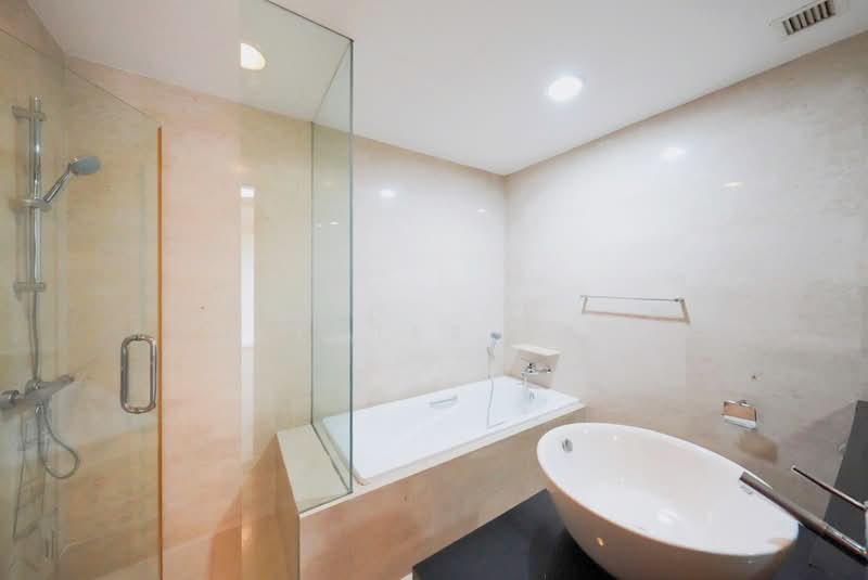 The Shelford, 1 Shelford Road, 3 Bedrooms, 1,786 sqft, Condominium For Rent, by Lester Ng, 500192252 - Bathroom - PropertyGuru.com.sg