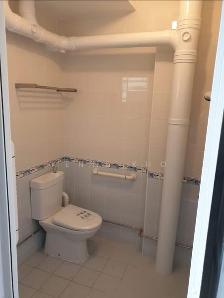 635 Veerasamy Road, 635 Veerasamy Road, 2 Bedrooms, 775 sqft, HDB Flat For Sale, by Kenny Kho, 500192258 - Bathroom - PropertyGuru.com.sg