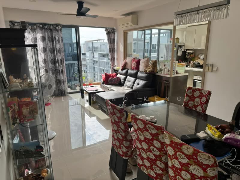 Twin Fountains, 11 Woodlands Avenue 6, 3 Bedrooms, 1,055 sqft, Executive Condominium For Rent, by Klein Ng Keng Fang, 500192260 - Living Room - PropertyGuru.com.sg