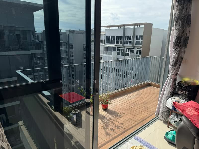 Twin Fountains, 11 Woodlands Avenue 6, 3 Bedrooms, 1,055 sqft, Executive Condominium For Rent, by Klein Ng Keng Fang, 500192260 - Balcony - PropertyGuru.com.sg