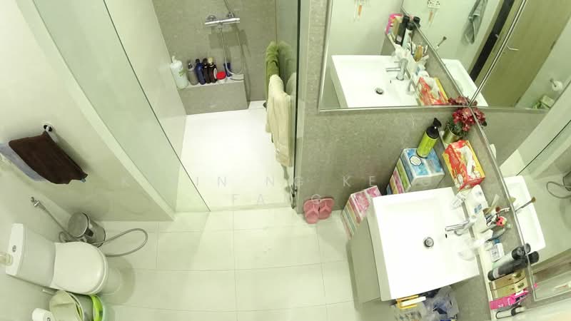 Twin Fountains, 11 Woodlands Avenue 6, 3 Bedrooms, 1,055 sqft, Executive Condominium For Rent, by Klein Ng Keng Fang, 500192260 - Bathroom - PropertyGuru.com.sg