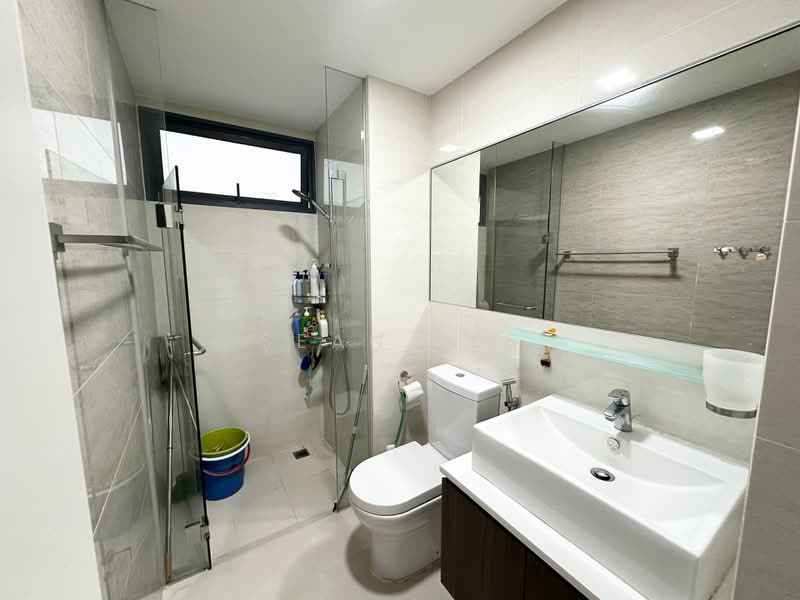 Riversound Residence, 1 Sengkang East Avenue, 4 Bedrooms, 1,367 sqft, Condominium For Sale, by Sean Lee, 500192265 - Bathroom - PropertyGuru.com.sg