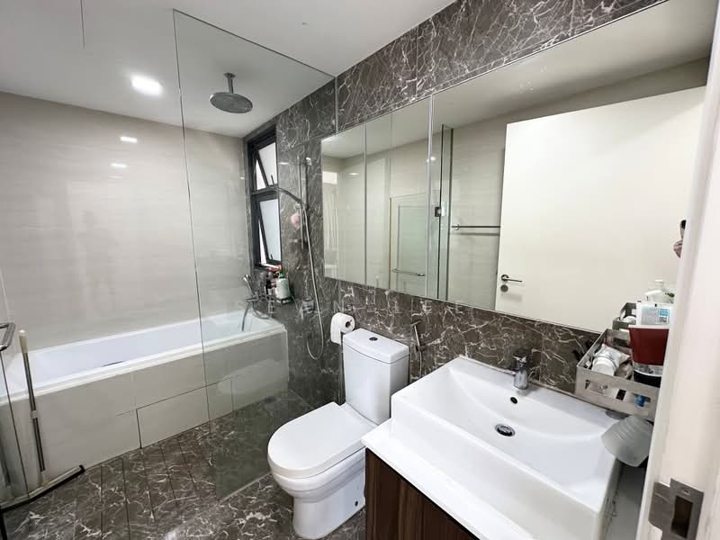 Riversound Residence, 1 Sengkang East Avenue, 4 Bedrooms, 1,367 sqft, Condominium For Sale, by Sean Lee, 500192265 - Bathroom - PropertyGuru.com.sg