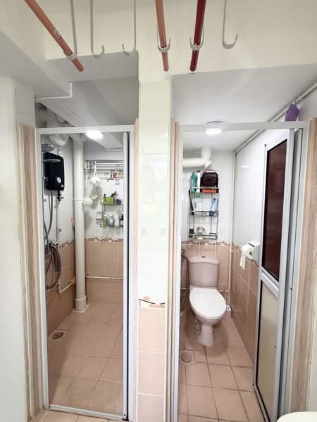 4 Sago Lane, 4 Sago Lane, 2 Bedrooms, 721 sqft, HDB Flat For Sale, by Richard Ho, 500192290 - Bathroom - PropertyGuru.com.sg