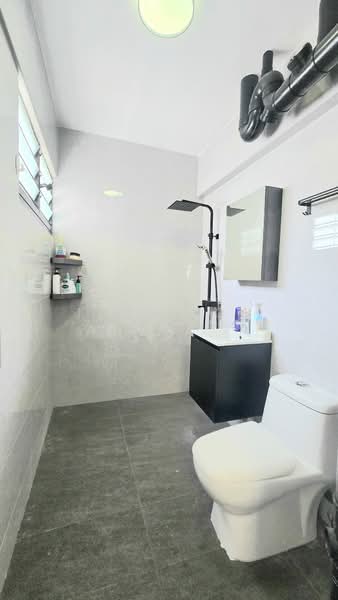 177 Bukit Batok West Avenue 8, 177 Bukit Batok West Avenue 8, 3 Bedrooms, 1,108 sqft, HDB Flat For Sale, by Jose Loh Zhenhao, 500192296 - Bathroom - PropertyGuru.com.sg