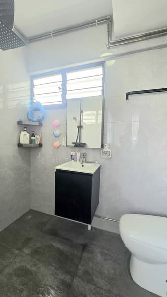 177 Bukit Batok West Avenue 8, 177 Bukit Batok West Avenue 8, 3 Bedrooms, 1,108 sqft, HDB Flat For Sale, by Jose Loh Zhenhao, 500192296 - Bathroom - PropertyGuru.com.sg