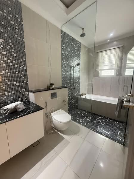 Tanglin Hill Villas, Tanglin Hill, 7 Bedrooms, 16,000 sqft, Good Class Bungalow For Rent, by Nancy Tey, 500192303 - Bathroom - PropertyGuru.com.sg