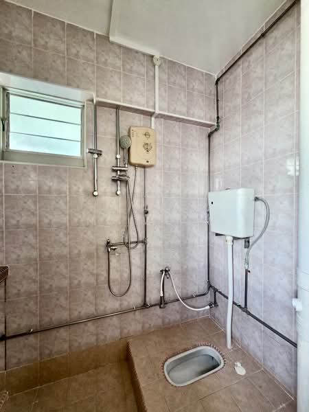 921 Tampines Street 91, 921 Tampines Street 91, 3 Bedrooms, 1,119 sqft, HDB Flat For Sale, by Ng Woon Sian, 500192306 - Bathroom - PropertyGuru.com.sg
