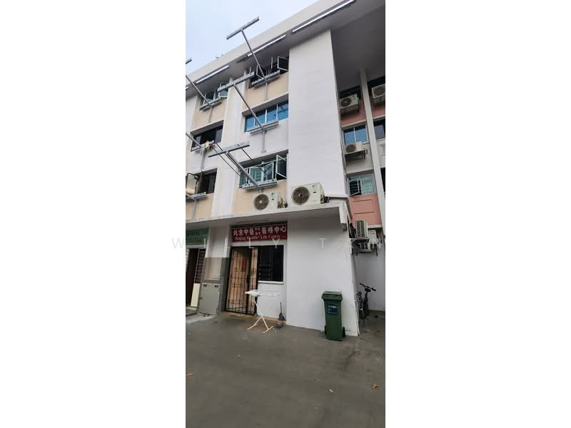 352 Clementi Avenue 2, 352 Clementi Avenue 2, Room Rental, 120 sqft, HDB Flat For Rent, by Willy Tan, 500192314 - Go up from back door - PropertyGuru.com.sg