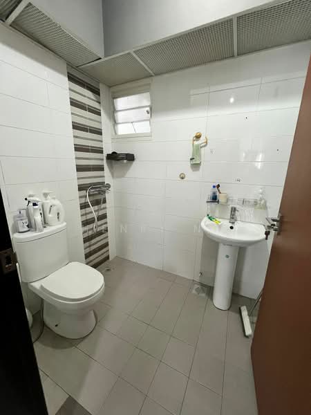 664A Punggol Drive, 664A Punggol Drive, 2 Bedrooms, 700 sqft, HDB Flat For Rent, by Henry Na, 500192315 - Bathroom - PropertyGuru.com.sg